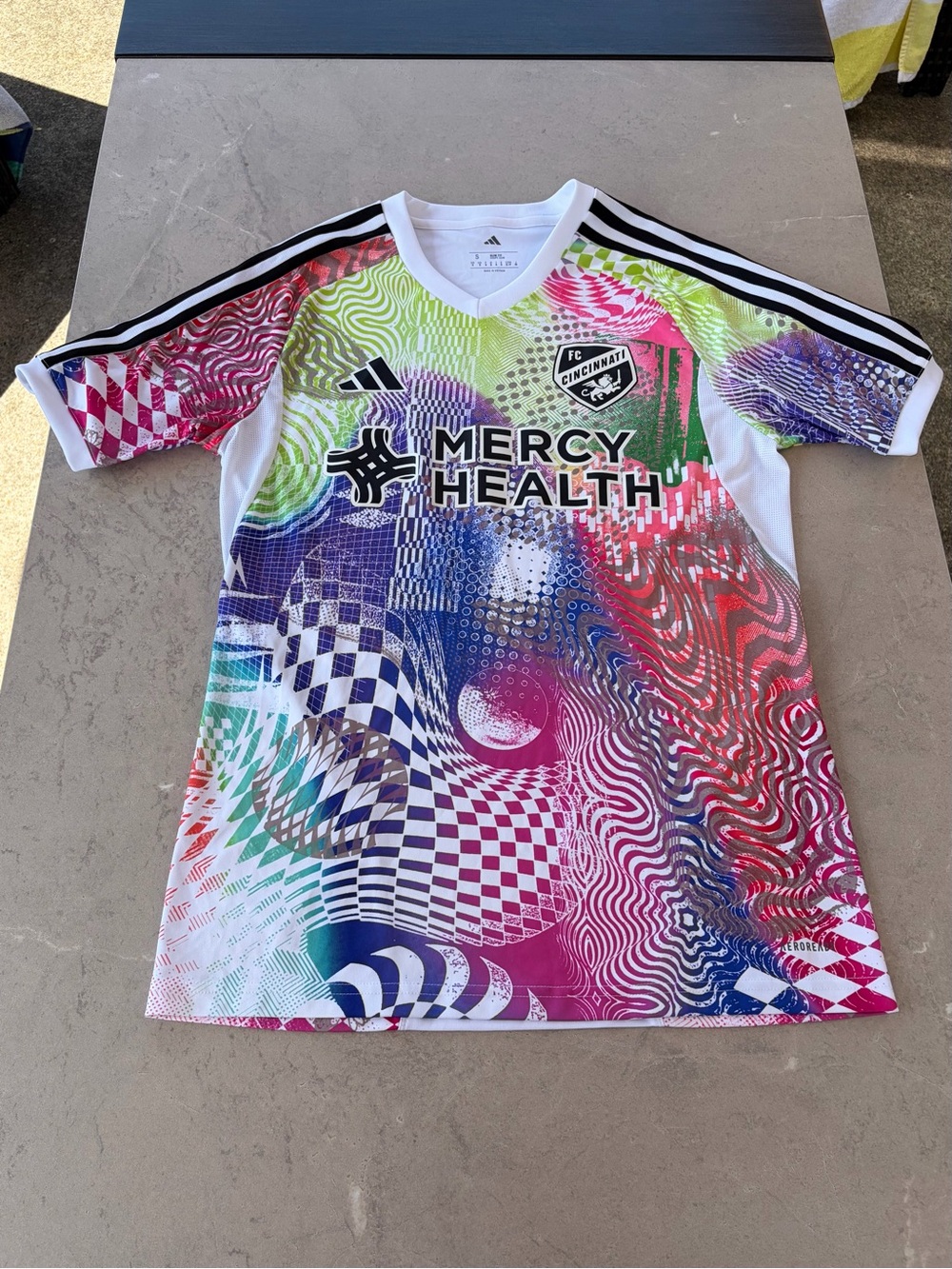 Adidas FC Cincinnati Pride Prematch Jersey Men’s S Love Unites MLS - Picture 3 of 7